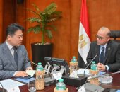 وزير الاستثمار والتجارة الخارجية يبحث مع قيادات «سامسونج» و«إل جي» خطط التوسع  