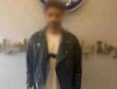 ضبط "موديل" شهير بتهمة التشهير بطالبة في الخارج بسبب انتقاد رموز دينية