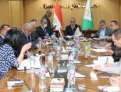 محافظ الجيزة: حصر القرى مكتملة المرافق تمهيدًا للرصف ببلاط الإنترلوك