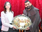 وطن واحد.. محافظ البحيرة تزور الكنيسة الكاثوليكية للتهنئة بعيد القيامة المجيد