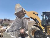 محافظ سوهاج يوجه بإزالة فورية لمنزل مبنى بالبلوك بدون ترخيص فى حى الكوثر