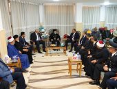 محافظ وقيادات مطروح يهنئون الأنبا كاراس بعيد القيامة المجيد بكنيسة الشهيدين