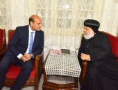 محافظ أسيوط يزور الكنائس للتهنئة بعيد القيامة: وحدة المصريين صمام أمان الوطن