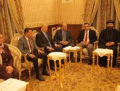 محافظ قنا ومدير الأمن يهنئان الأنبا شاروبيم بعيد القيامة بمطرانية قنا
