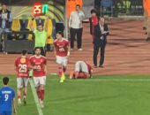 شاهد رد فعل إمام عاشور لحظة استبداله أثناء مباراة الأهلي وسموحة