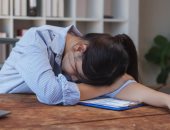 على قد فلوسكم.. موظفة صينية تنام 5 ساعات فى العمل لتلقن مديرها درسا