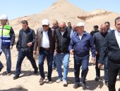 بدء خطوات إقامة محطات لطاقة الرياح وبحث إمكانية دمج محطات طاقة شمسية