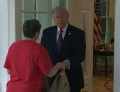 ترامب يروج لمشروع قانون إلغاء الضرائب على «البقشيش» خلال استقبال أوردر من عامل