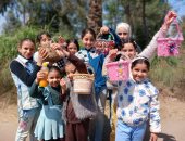 بهجة شم النسيم فى ريف الشرقية.. أطفال يحتفلون بالفطير والبيض والرنجة