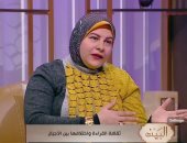 إزاي نخلي ولادنا يحبوا القراءة في عصر الموبايل؟.. أستاذة علم اجتماع تقدم الحل