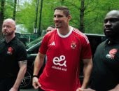 فيرهوفن أسطورة الكيك بوكسينج بقميص الأهلي قبل النزال العالمى بالأهرامات.. صور