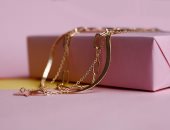 تفسير حلم إهداء الذهب.. استقرار عاطفى وأحيانا دعم مادى