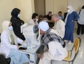 جامعة الفيوم تطلق قافلة خدمية بقرية فرقص وتوقع الكشف على 1335 حالة