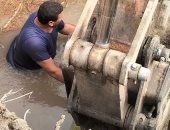 إصلاح كسر مفاجئ بخط 700 مم بطريق فرقص سرسنا وعودة المياه للقرى