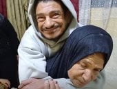 مسنة بورسعيد: حملت ابنى على ظهرى 45 عاما والمحافظ استجاب لمطالبى.. فيديو