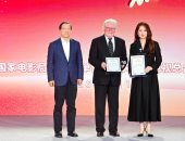 تكريم رئيس مهرجان القاهرة السينمائى فى كرنفال ثقافة السينما بالصين