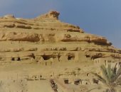 يضم كنوز آثرية.. جبل الموتى بسيوة يحكى تاريخها الفرعونى.. صور