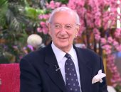 ابن محمد عبد الوهاب يفاجئ الجمهور بظهوره الأول ويكشف كواليس "مؤسسة الأستاذ"