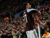 أستون فيلا يكتسح بولونيا برباعية ويعبر لنصف نهائي الدوري الأوروبي