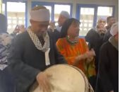 فرقة النيل تخطف الأنظار بمواويل شعبية فى محطة جامعة القاهرة.. فيديو