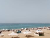طقس ربيعى متقلب.. رياح الخماسين تضرب الإسكندرية.. غبار وارتفاع درجة الحرارة والأهالى يتوجهون إلى الشواطئ.. "السياحة والمصايف" ترفع الراية الصفراء على بعض الشواطئ.. وتؤكد: تحهيزات مكثفة لـ43 شاطئا