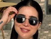 مى عز الدين تتألق بإطلالة صيفية بسيطة
