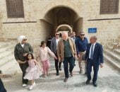 الملك السابق أحمد فؤاد الثانى يزور قلعة قايتباي الأثرية بالإسكندرية.. فيديو