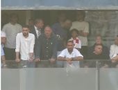 ميدو بالسبحة وشيكابالا في مدرجات ستاد القاهرة لدعم الزمالك.. فيديو 