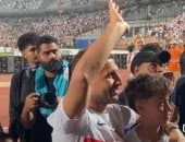 طارق حامد يُحيّى جماهير الزمالك بعد التأهل لنهائى كأس الكونفدرالية.. فيديو