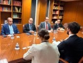 وزير الاستثمار والتجارة الخارجية يلتقي قيادات مؤسسة "موديز" في واشنطن 