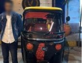 بلطجة في شوارع الدخيلة.. مسجل خطر بتوك توك يصدم سيارة محاسب ويشبعه ضربا