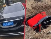 عائلة صينية تدفن سيارة مرسيدس فاخرة فى جنازة وتواجه توبيخا حكوميا