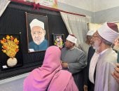 رئيس منطقة أسوان الأزهرية يفتتح معرض التربية الفنية