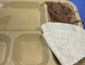 التليجراف تنشر صورا صادمة لفتات طعام يُقدم لجنود الجيش الأمريكى فى حرب إيران