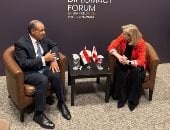 وزير الخارجية يلتقى مع نظيرته النمساوية لبحث سبل دعم العلاقات الثنائية