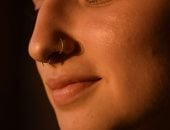 سعال مزمن يكشف واقعة صادمة.. ثقب أنفى يدخل معدن لرئة شابة