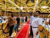 جلسة صلح بعد خلافات 11 سنة بين عائلتين بقرية الزنيقة بإسنا.. صور