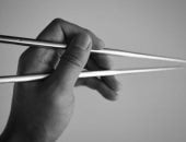 رجل يعيش 8 سنوات بعود معدنى عالق فى حلقه قبل تدخل طبى ناجح