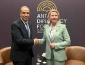 وزير الخارجية يبحث تحديات الهجرة مديرة المركز الدولي لتطوير سياسات الهجرة