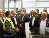رئيس الوزراء يتفقد محطة تحلية مياه البحر بمدينة العريش