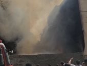 السيطرة على حريق في أرض فضاء بإمبابة.. فيديو