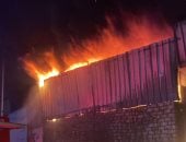 المعاينة: حريق المرج اندلع فى مخزنين للأدوات المنزلية وتمت السيطرة بدون إصابات.. صور