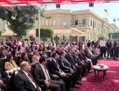 وظيفتك هنا.. جامعة القاهرة تطلق ملتقى التوظيف والتدريب بمشاركة 130 شركة و5 آلاف فرصة.. وزير التعليم العالى: 3 أشهر لإصدار أول تقرير لتطوير البرامج التعليمية بالجامعات.. والاتصالات: 2 مليار جنيه موازنة للتدريب