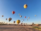 سماء الأقصر تتزين بـ70 رحلة بالون طائر تحمل 900 سائح