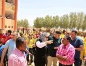 محافظ الوادي الجديد تتفقد مدرسة 25 يناير للتعليم الأساسي بالخارجة