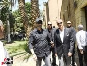 محمد السعدى القائم بأعمال رئيس مجلس إدارة الشركة المتحدة في جنازة والد منة شلبى 