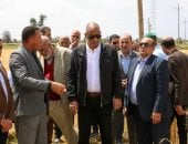 محافظ كفر الشيخ يطلق موسم حصاد القمح من قرية نصره.. صور وفيديو