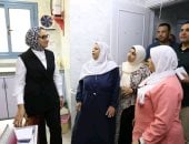 محافظ الوادي الجديد تتفقّد الوحدة الصحية بحي 25 يناير وتوجه بتوفير طبيب