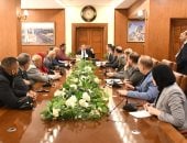 محافظ بورسعيد يوقع عقود تمليك أراضٍ لـ4 مصانع بالمنطقة الصناعية الجنوبية