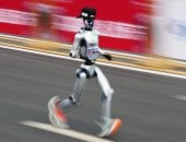 سباقات السرعة الفائقة.. فعاليات ماراثون الروبوتات في الصين